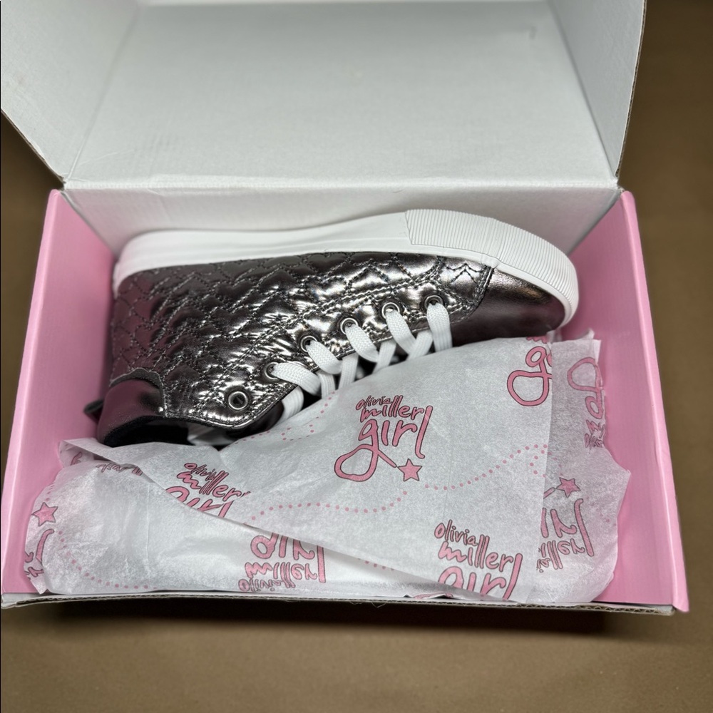Girl’s Sneakers - Picture 4 of 4